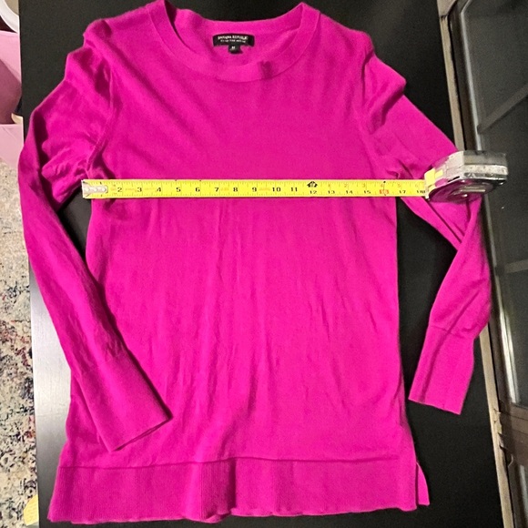 Banana Republic Fuchsia Crewneck Pullover Sweater -Size Medium - Picture 8 of 15